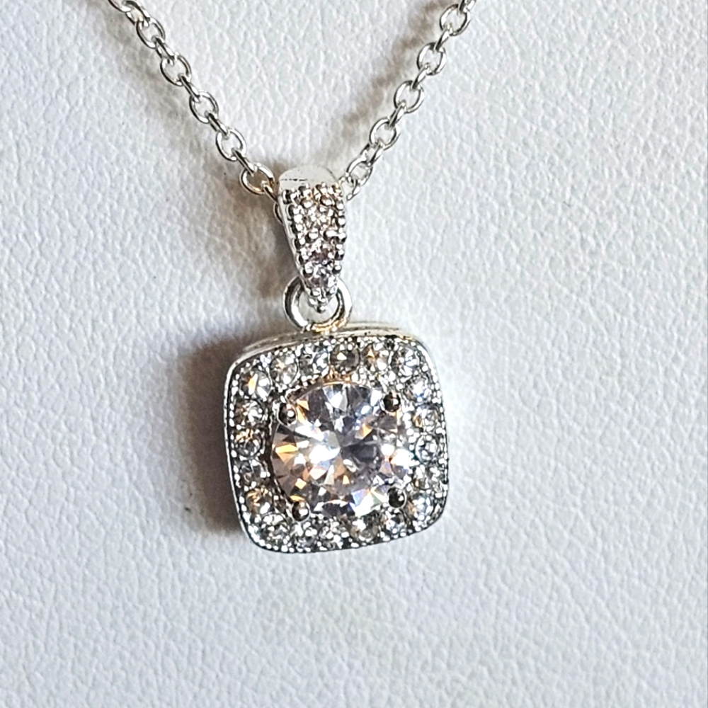 1 CT High Quality Diamond / CZ Elegant & Charming Pendant Necklace. - Picture 3 of 6